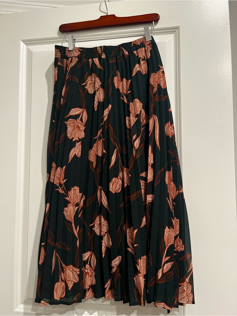 a new day Pleated green midi Skirt with floral Print